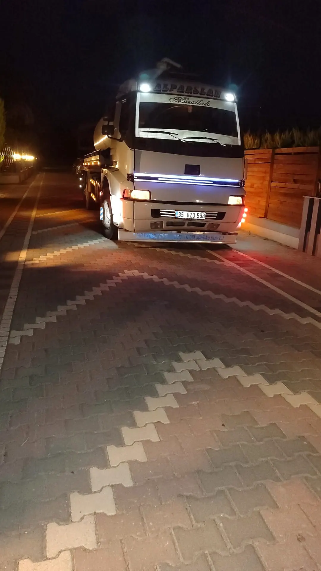 Ümit Vidanjör gece çalışması